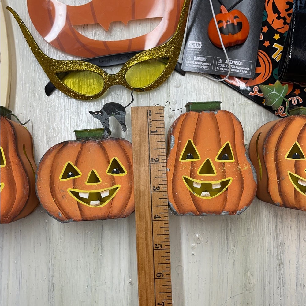 Halloween Costume and Decor Bundle - Picture 11 of 11